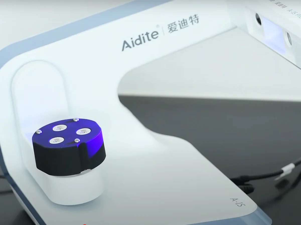 Presné 3D skenovanie artikulátora s vysokým rozlíšením a efektívnym spracovaním viacerých dielikov.